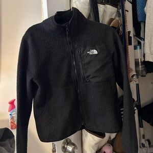 Women’s The North Face Black Sherpa Jacket. Size XS